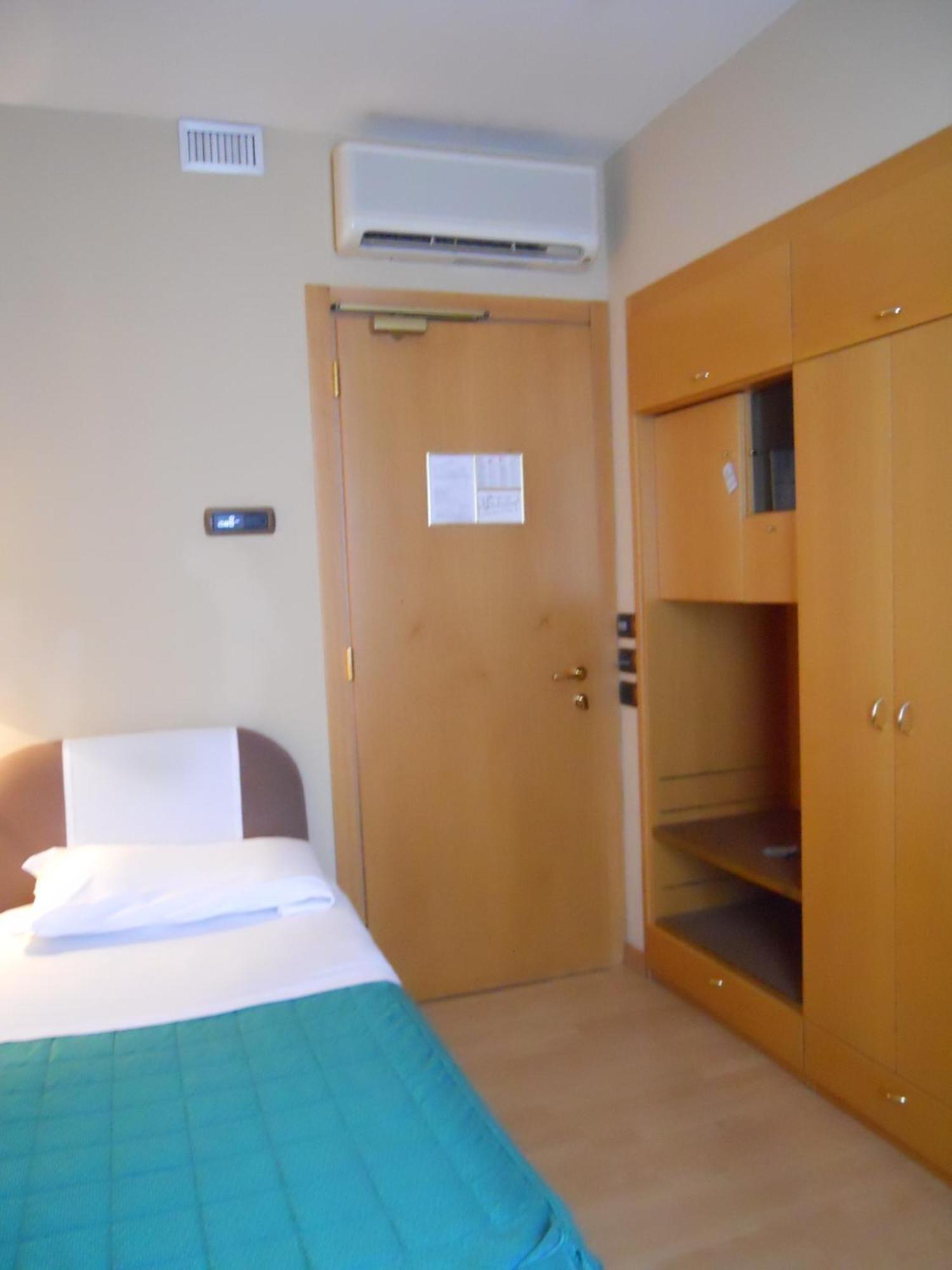 Albergo Italia Urbino Bagian luar foto