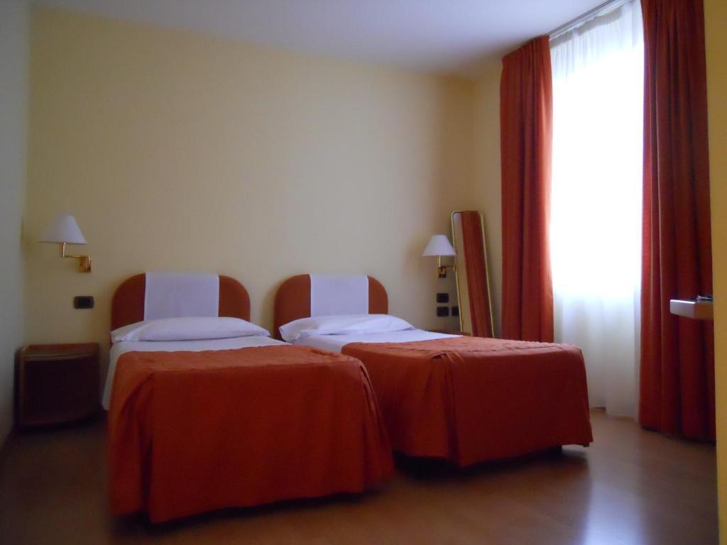 Albergo Italia Urbino Ruang foto