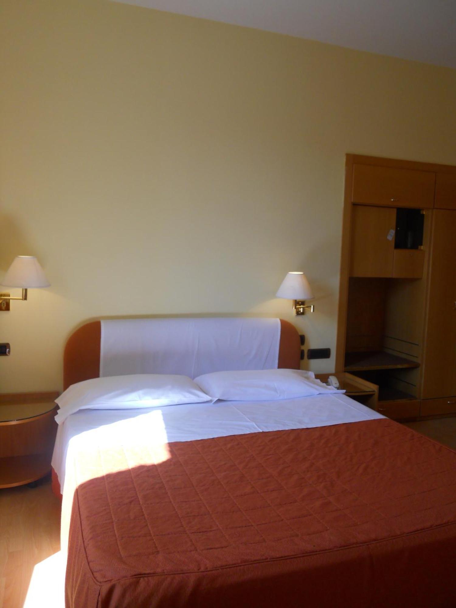 Albergo Italia Urbino Bagian luar foto
