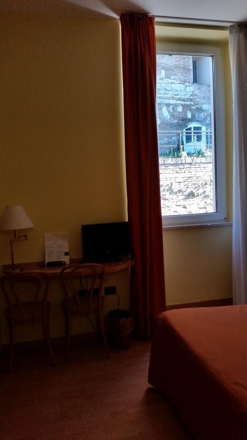 Albergo Italia Urbino Ruang foto