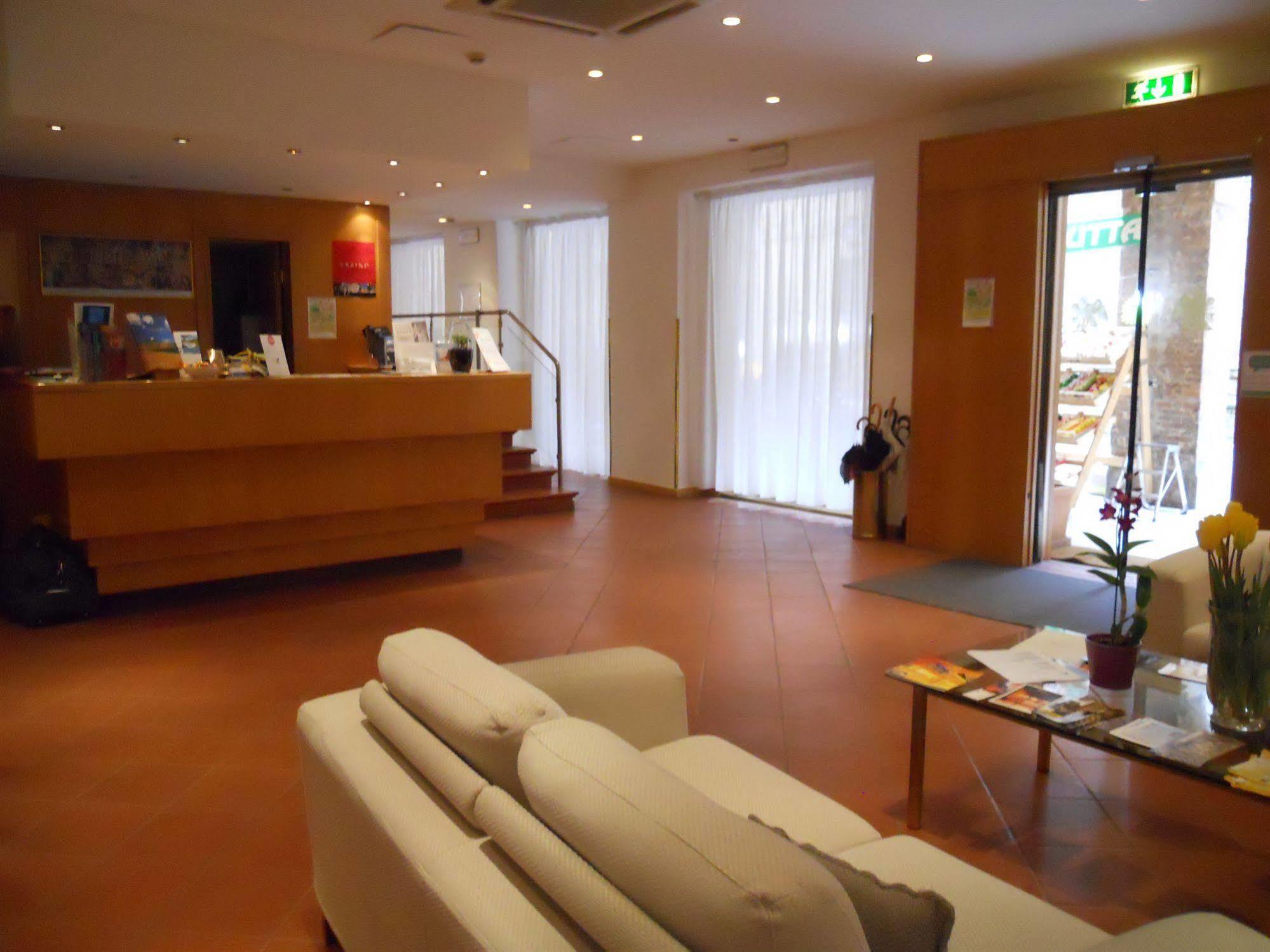 Albergo Italia Urbino Bagian luar foto