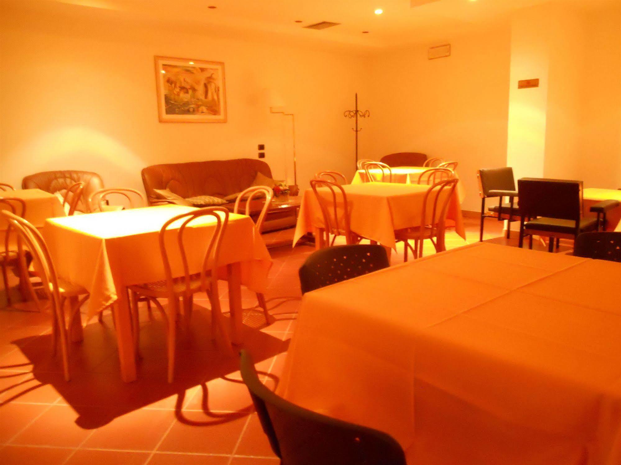 Albergo Italia Urbino Bagian luar foto