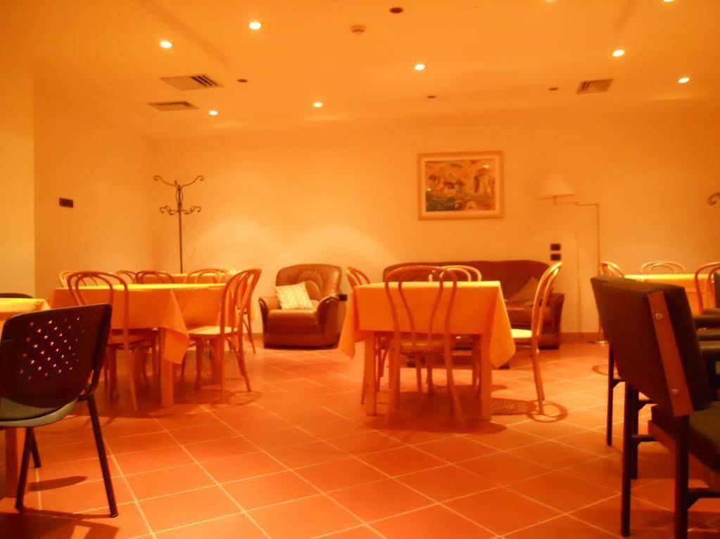 Albergo Italia Urbino Bagian luar foto